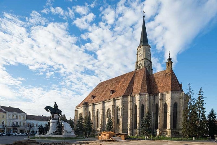 places to visit in Cluj_Union Square